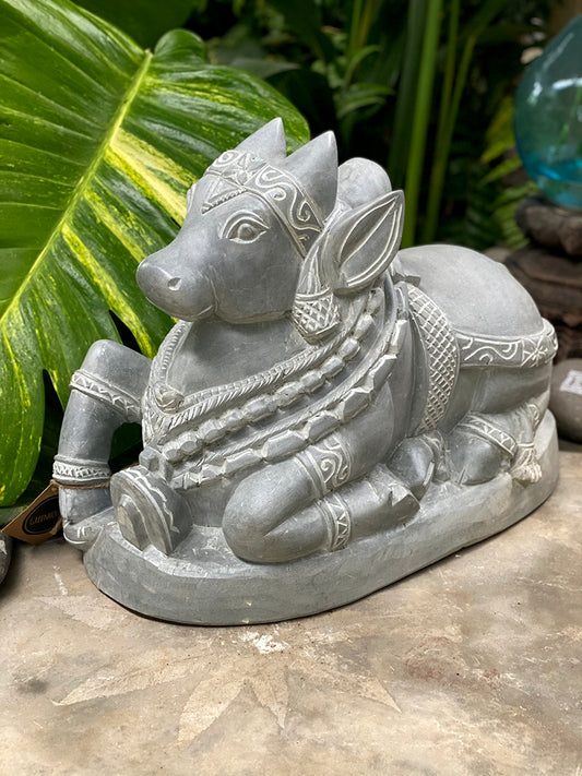 Nandi stone statue - Large