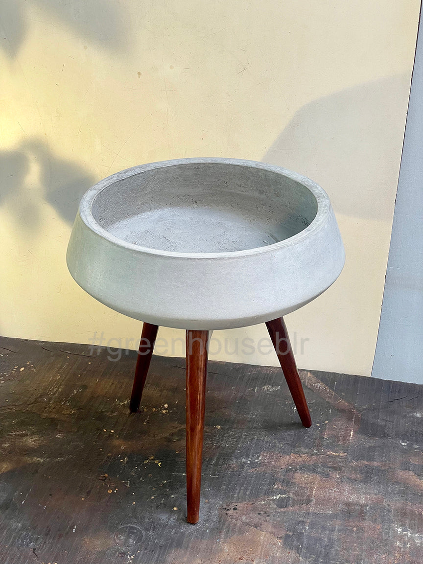 Pisa Concrete Pot With Stand